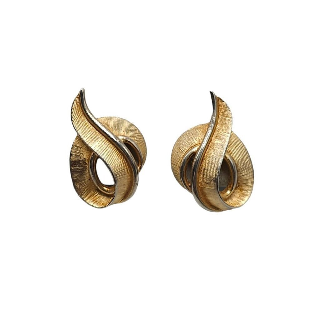 Trifari Textured Swirl Leaf Earrings Clip on Closure Gold Tone Vintage